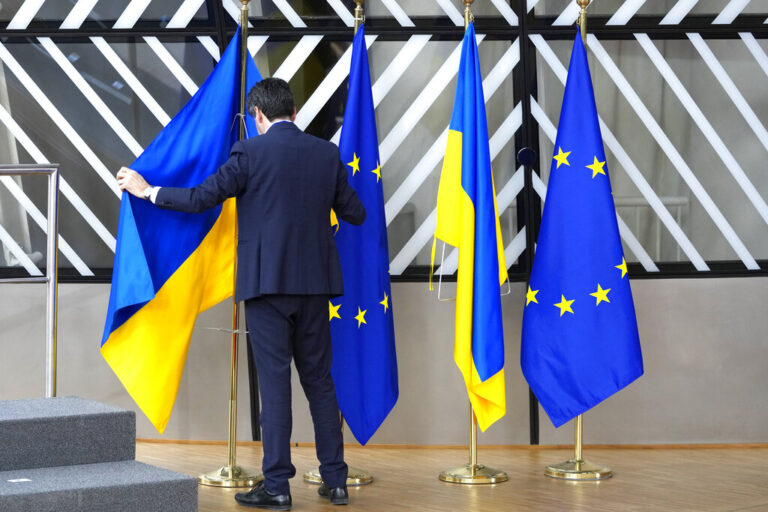 Η ΕΕ «μεταξύ σφύρας και άκμονος»: Ουκρανικό, Μεταναστευτικό, Ανταγωνιστικότητα