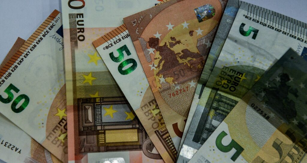 Περί τα 2,5 δισ. ευρώ άντλησε το Ελληνικό Δημόσιο από το 5ετές ομόλογο – Στα 19,1 δισ. οι προσφορές