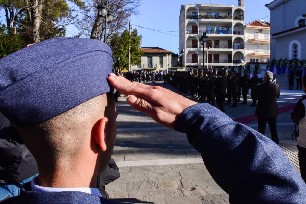 Ύστατο χαίρε στον υποσμηναγό Τουρούτσικα, παρουσία ΠτΔ και πολιτικής ηγεσίας: «Αθάνατος»