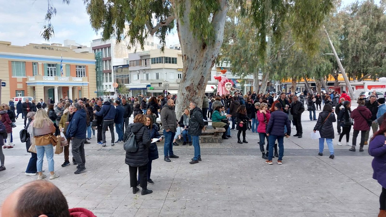 Ηράκλειο: Στους δρόμους καθηγητές και δάσκαλοι για την ατομική αξιολόγηση