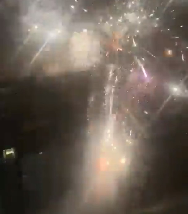 Οπαδοί της Λίβερπουλ άναψαν πυροτεχνήματα έξω από το ξενοδοχείο που διέμενε η Ρεάλ