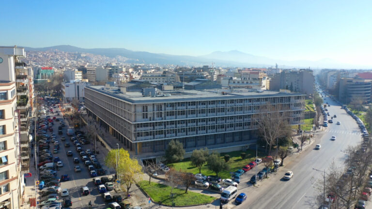 Θεσσαλονίκη: Ταχυδακτυλουργός προφυλακίστηκε για τον βιασμό της 21χρονης βαφτιστήρας του