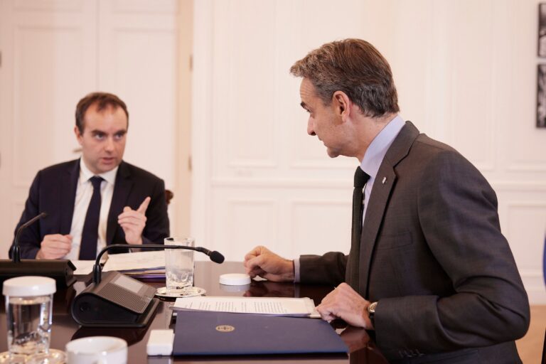 Συνάντηση Κ. Μητσοτάκη με το Γάλλο υπουργό Άμυνας, S. Lecornu