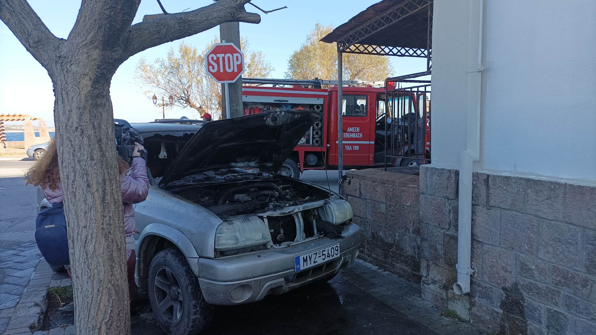 Εμπρησμός αυτοκινήτου στη Μυτιλήνη (βίντεο)