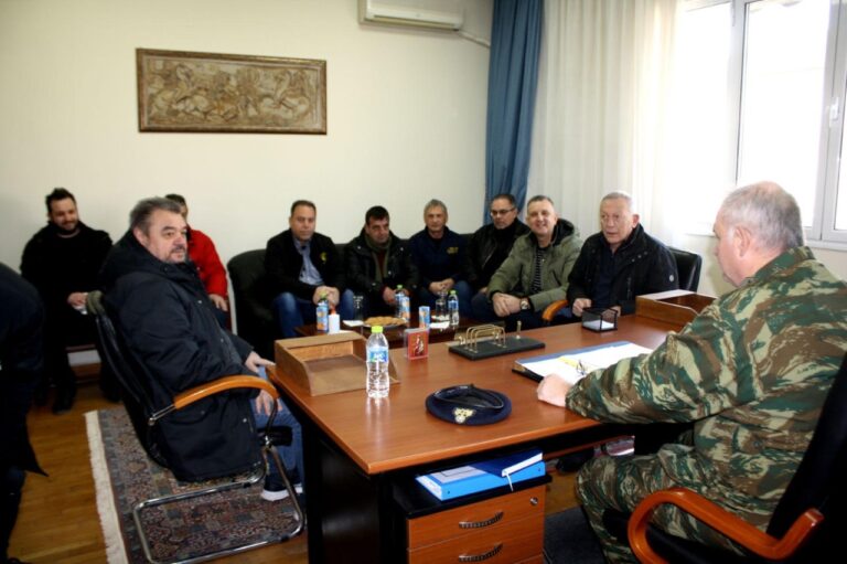 Επίσκεψη του Θ. Παφίλη στο 303 ΠΕΒ στη Λάρισα
