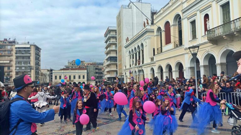 Καρναβάλι Πάτρας: Η μεγάλη παρέλαση των… “μικρών” (βίντεο)