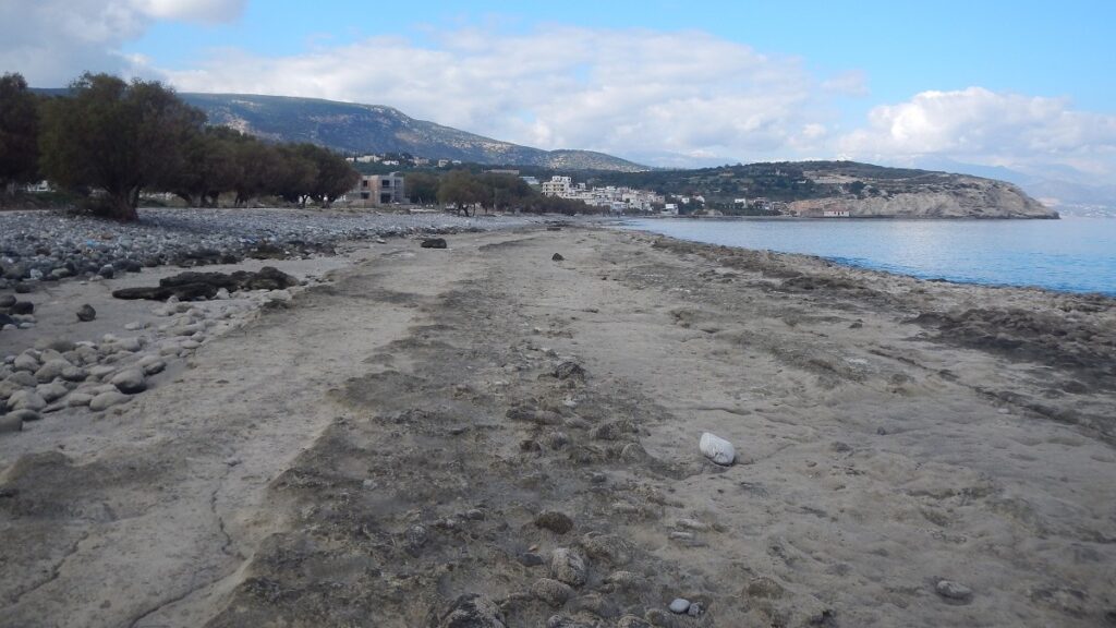 Υποχώρηση της στάθμης της θάλασσας σε πολλές περιοχές της Κρήτης – Ποιες οι αιτίες