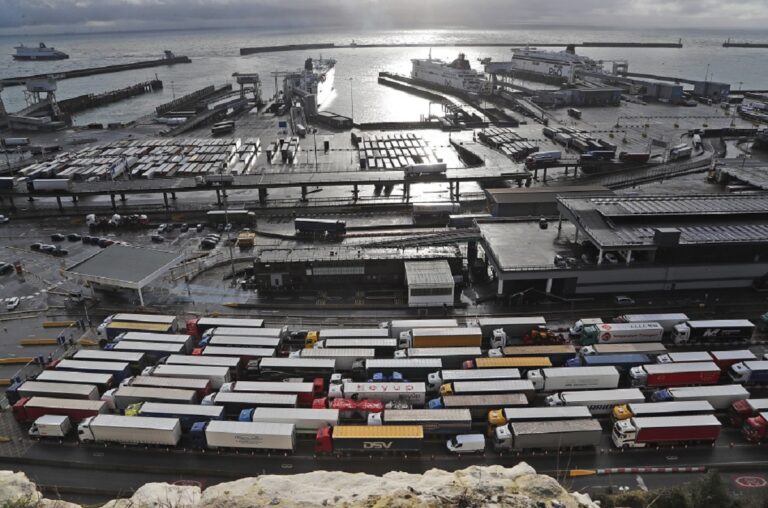Παρέμβαση Τζόνσον εναντίον Σούνακ για το Πρωτόκολλο της Βόρειας Ιρλανδίας