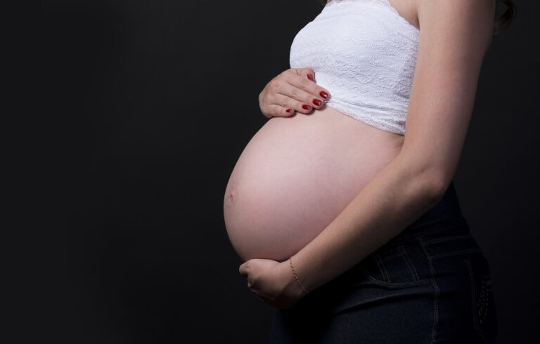 Έρευνα: Οι επιπλοκές της εγκυμοσύνης αυξάνουν τον καρδιαγγειακό κίνδυνο ακόμη και σε μεγάλο βάθος χρόνου
