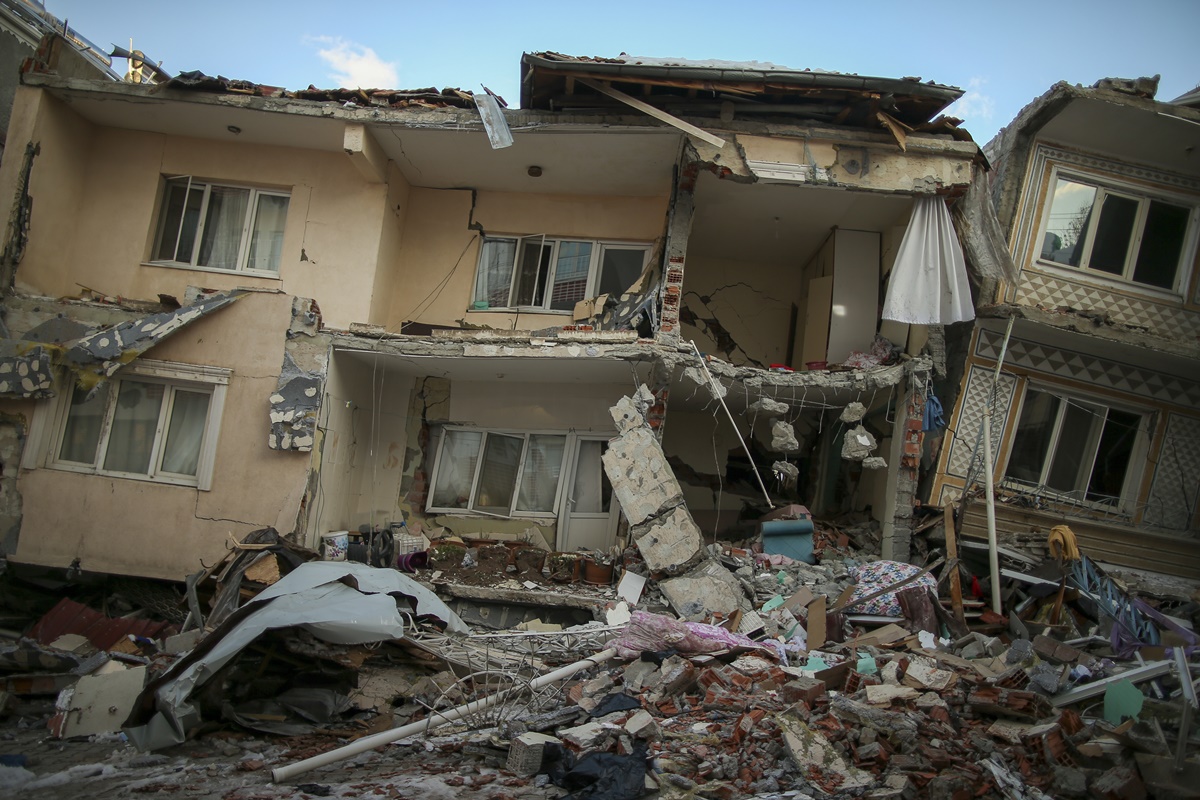 «Περάσαμε τη νύχτα σε παράπηγμα» – Ο Ε. Λέκκας μιλά στην ΕΡΤ για τη ζωή στην Τουρκία μετά τον σεισμό (video)