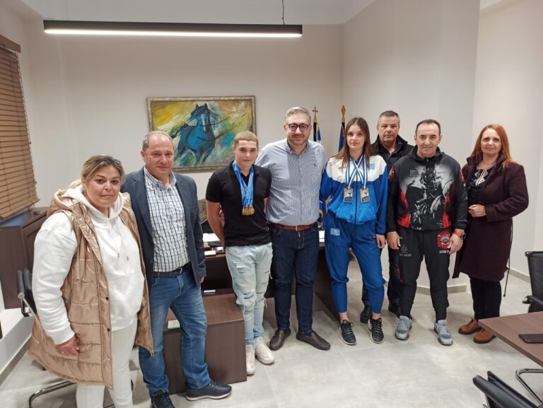 Ο δήμαρχος Ωραιοκάστρου συνεχάρη τους 16χρονους Μ. Κανιώρα και Α. Μπουφίδη για τις διακρίσεις τους στον αθλητισμό