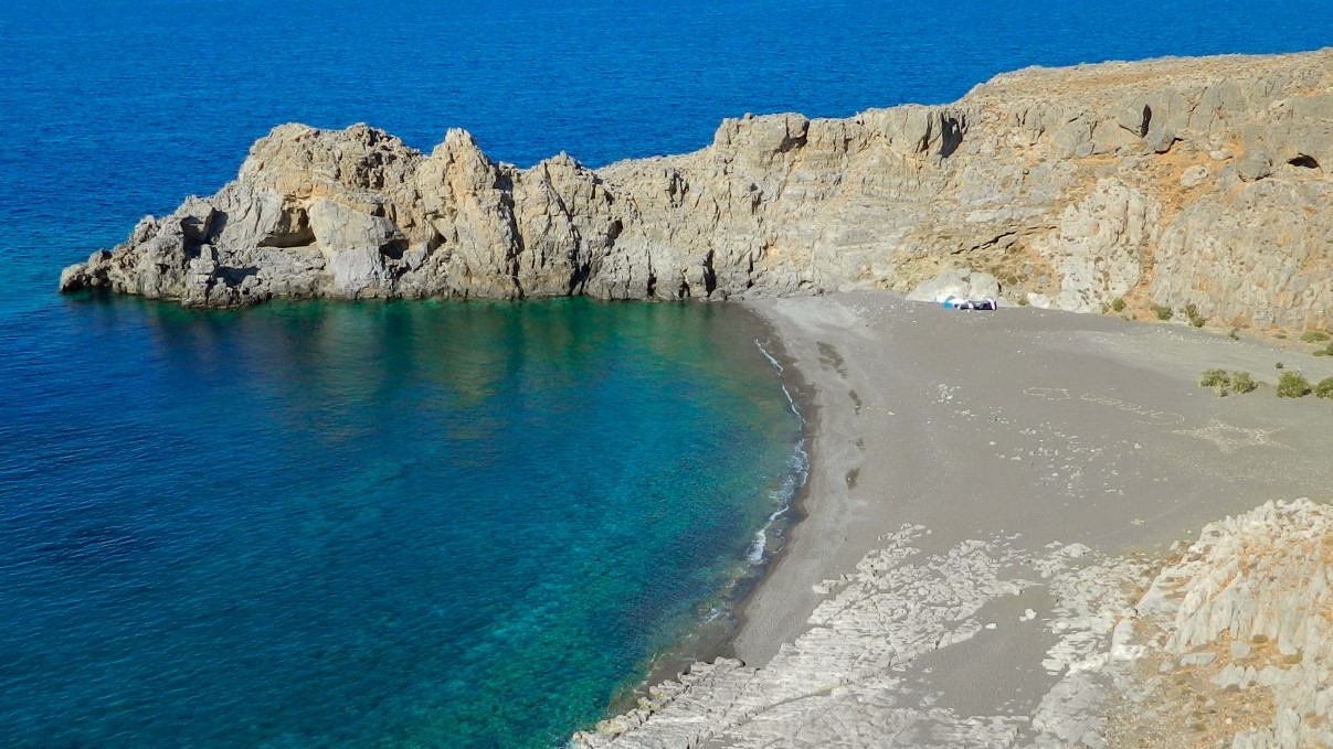 Ηράκλειο: Η παραλία που έκανε τα μπάνια του ο βασιλιάς Μίνωας – Είναι όλο το χρόνο καλοκαίρι (βίντεο)