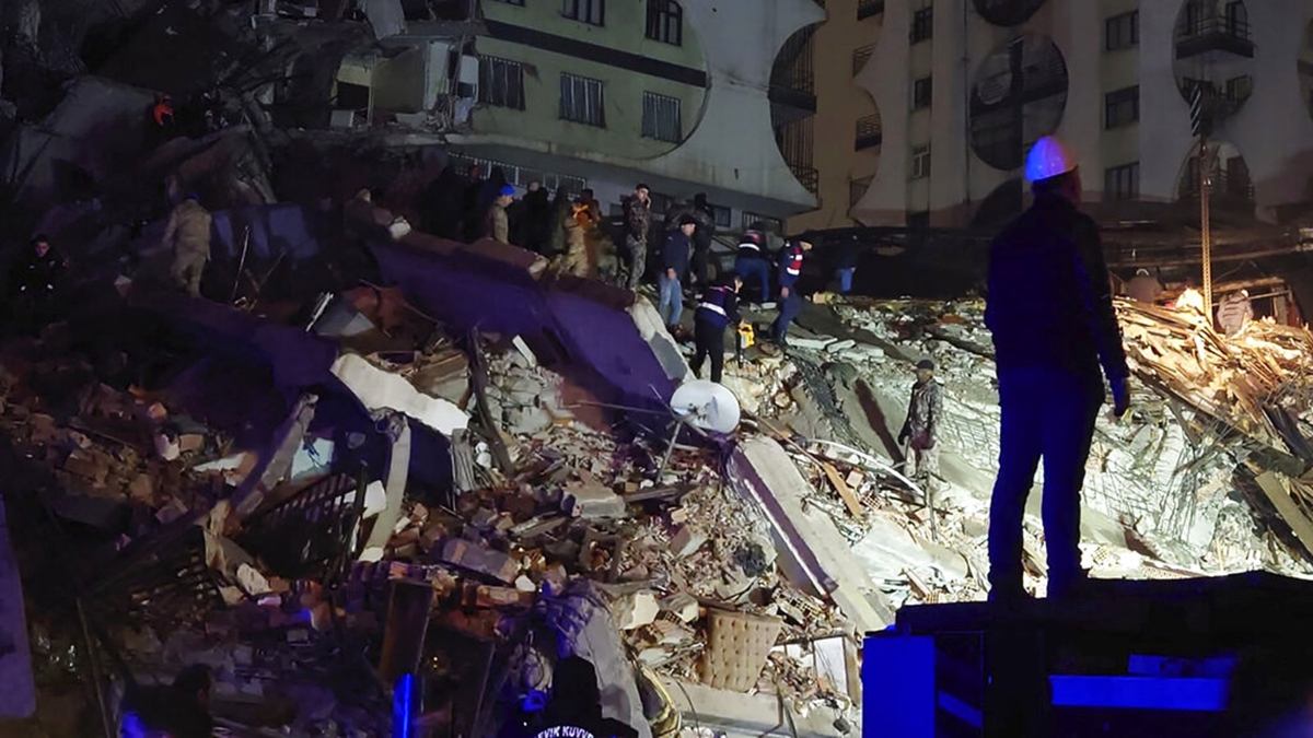 Turkey Earthquake Ισχυρός σεισμός 7,8 Ρίχτερ στην Τουρκία – Εκατοντάδες νεκροί και παγιδευμένοι στα συντρίμμια