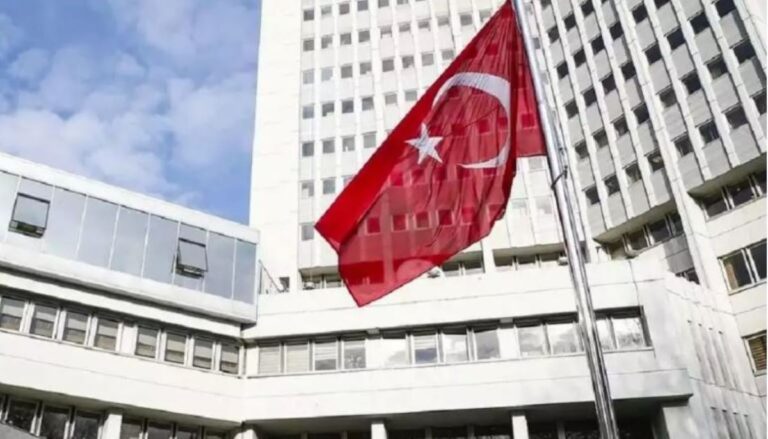 Τουρκικό ΥΠΕΞ: Κλήθηκαν πρεσβευτές 9 χωρών επειδή έκλεισαν τα προξενεία τους στην Κωνσταντινούπολη