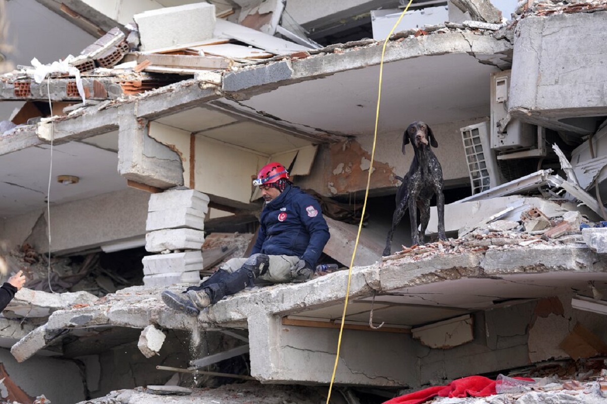 Ερντογάν: Η κυβέρνηση θα λάβει μέτρα εναντίον όσων εμπλέκονται σε λεηλασίες στις πληγείσες περιοχές