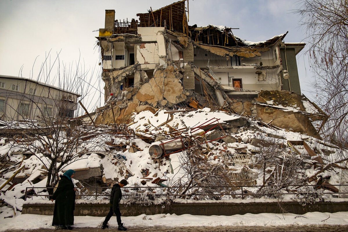 Πόλη «φάντασμα» το Καχραμανμαράς: Έξι ανασύρθηκαν ζωντανοί από τα ερείπια – Στο επίκεντρο ο Ερντογάν