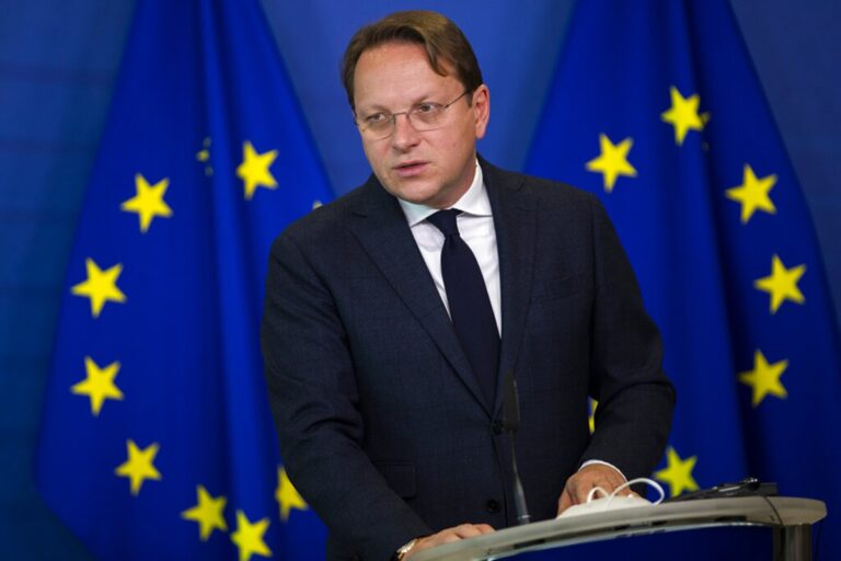 ΕΕ: Συγνώμη ζήτησε ο Όλιβερ Βάρελι για την «παράνοηση στο Ευρωπαϊκό Κοινοβούλιο»