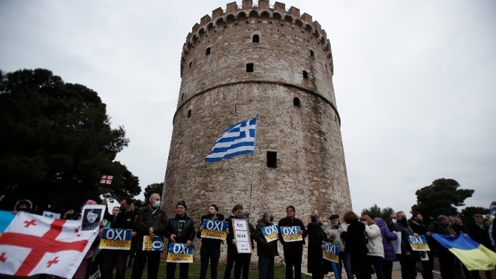 Θεσσαλονίκη: Ανθρώπινη αλυσίδα από Ουκρανούς για τον ένα χρόνο από την ρωσική εισβολή