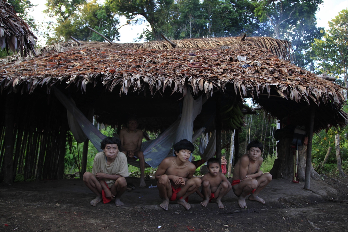 Ένθετο Κόσμος: Οι αυτόχθονες του Αμαζονίου απειλούνται με γενοκτονία