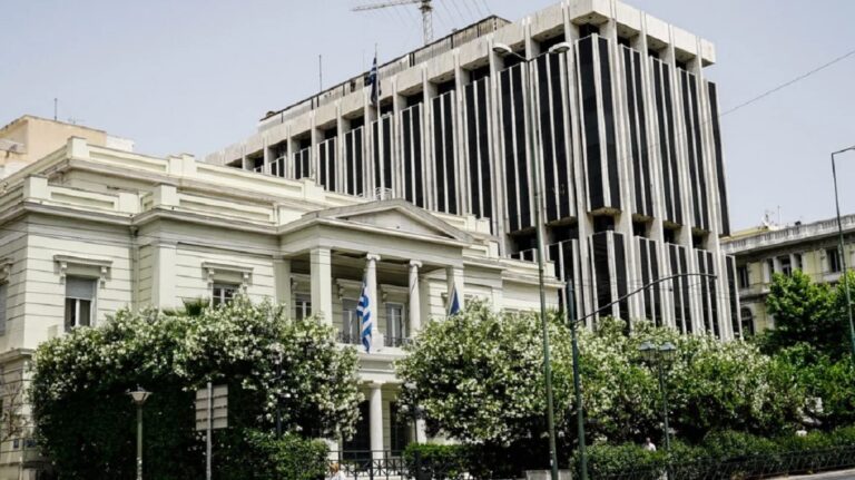 ΥΠΕΞ: Συμβολική τελετή συμπαράστασης στην Ουκρανία