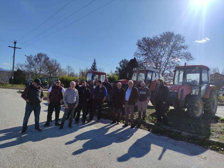 Νέο μπλόκο αγροτών στην Ελασσόνα- Συνεχίζουν τον αγώνα τους ζητώντας μέτρα στήριξης