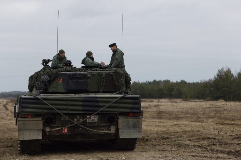 Πολωνία: Ξεκίνησε η εκπαίδευση Ουκρανών στρατιωτικών στα άρματα μάχης Leopard