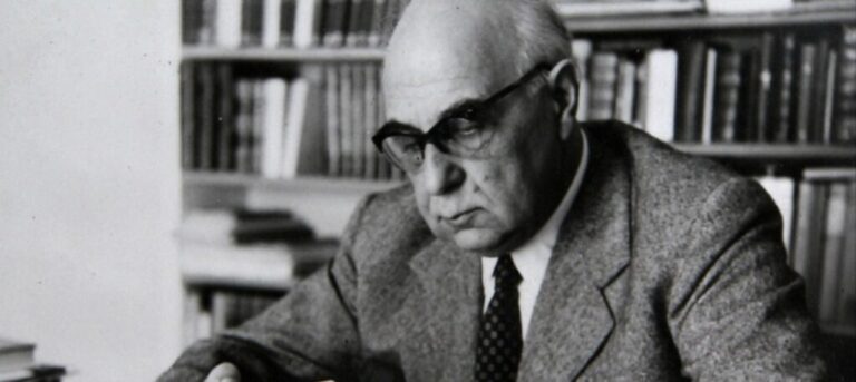 Κ. Σακελλαροπούλου: Πρωτοβουλία για τη μεταφορά στο Λονδίνο 32 αντικειμένων του Γ. Σεφέρη – Ανήκαν στη συλλογή της προγονής του