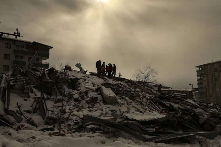 Σεισμός στην Τουρκία: Η Ιταλία στέλνει υλικό για να στηθεί νοσοκομείο εκστρατείας