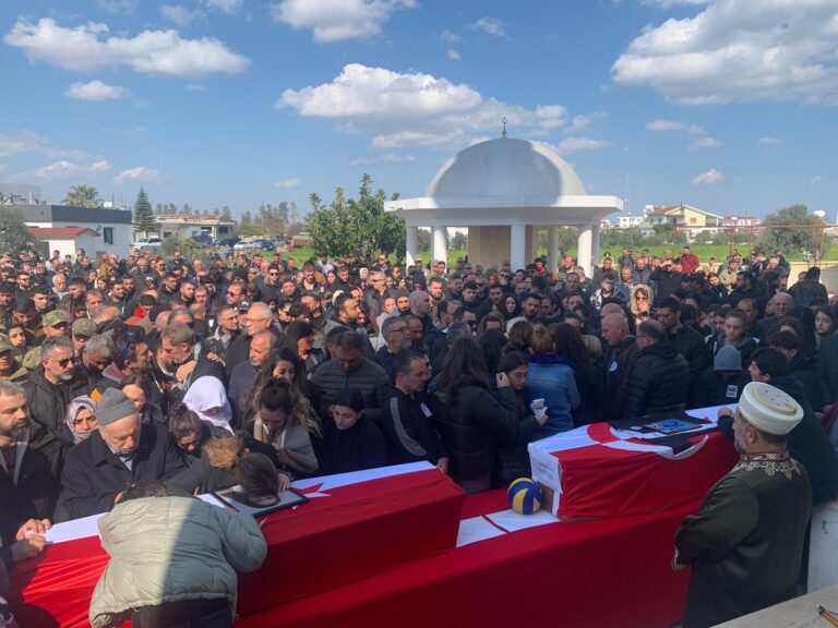 Αμμόχωστος: Θρήνος στις κηδείες των μελών της ομάδας βόλεϊ που ξεκληρίστηκε στην Τουρκία