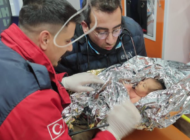 Σεισμός στην Τουρκία: Μωρό 10 ημερών βγήκε ζωντανό από τα χαλάσματα έπειτα από 90 ώρες