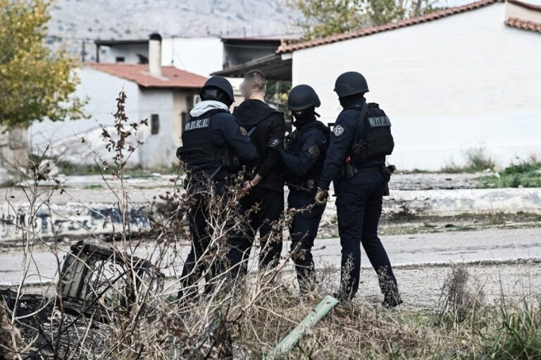 Χαλκιδική: Συνελήφθησαν τέσσερα άτομα για κλοπή σε κατάστημα