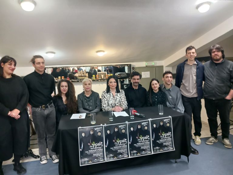 ΠΕΙΡΑΜΑΤΙΚΗ-ΣΚΗΝΗ- Πρεμιέρα απόψε για τις “γριές που μαζεύουν την τσουκνίδα” από την Πειραματική Σκηνή του Θ.Θ