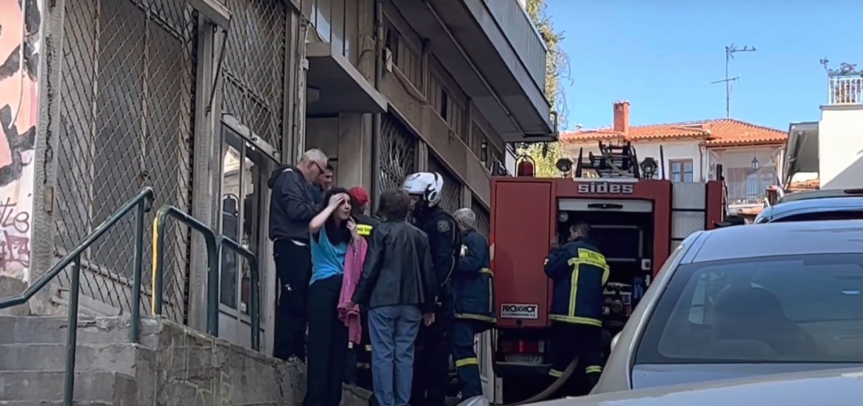 Θεσσαλονίκη: Δύο άτομα απεγκλωβίστηκαν από φωτιά σε διαμέρισμα στην περιοχή της οδού Ολυμπιάδος