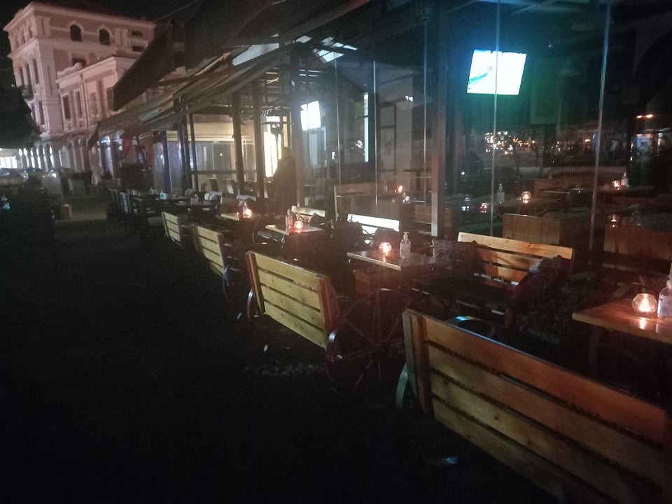 Λέσβος: Τα καταστήματα εστίασης σβήνουν τα φώτα σε ένδειξη πένθους