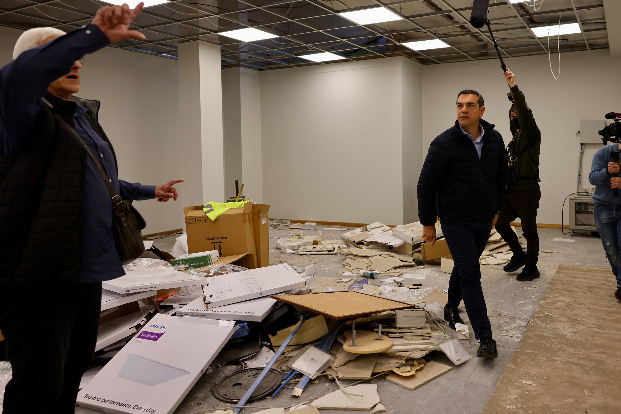 ΕΠΙΣΚΕΨΗ ΤΟΥ ΠΡΟΕΔΡΟΥ ΤΟΥ ΣΥΡΙΖΑ ΑΛ. ΤΣΙΠΡΑ ΣΤΟ ΚΕΝΤΡΟ ΤΗΛΕΔΙΟΙΚΗΣΗΣ ΤΟΥ ΣΙΔΗΡΟΔΡΟΜΙΚΟΥ ΣΤΑΘΜΟΥ ΛΑΡΙΣΑΣ(ΓΡΑΦΕΙΟ ΤΥΠΟΥ ΣΥΡΙΖΑ/EUROKINISSI)