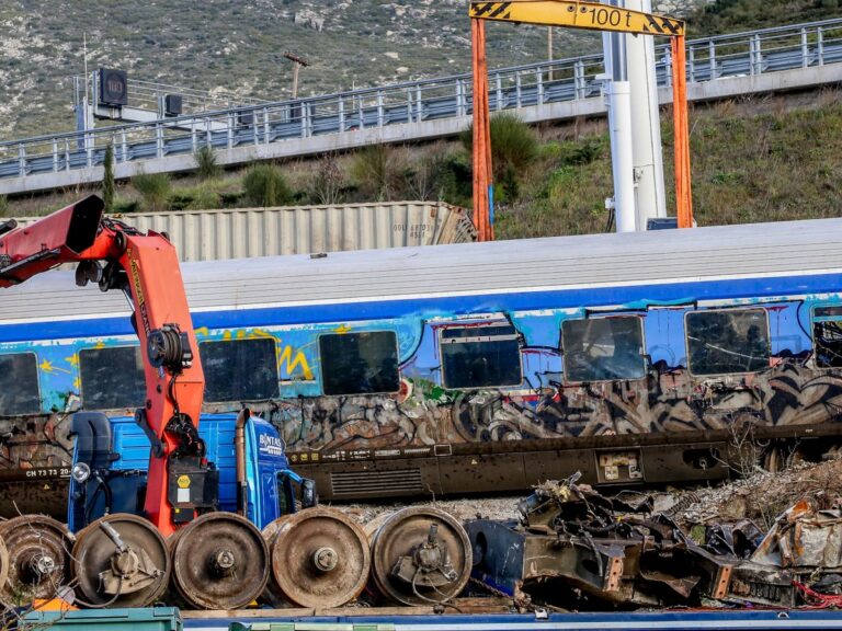 Έρευνες για τα αίτια της τραγωδίας στα Τέμπη