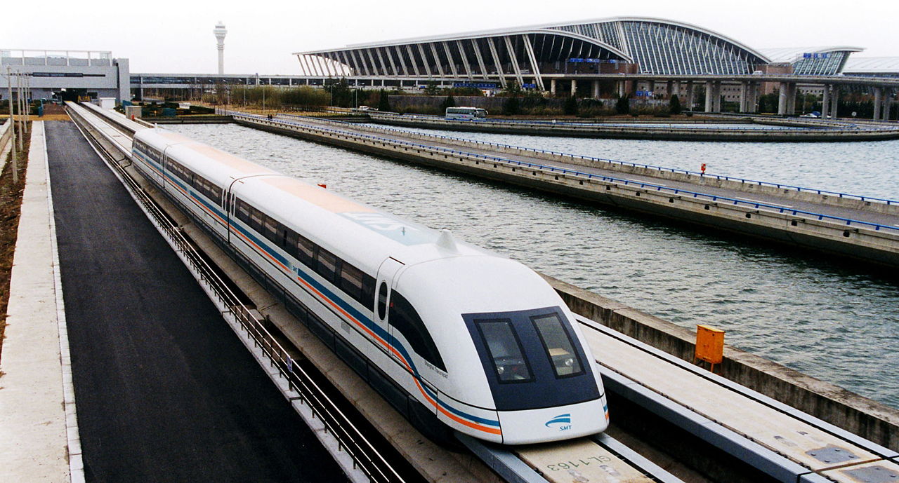 1280px-A_maglev_train_coming_out,_Pudong_International_Airport,_Shanghai
