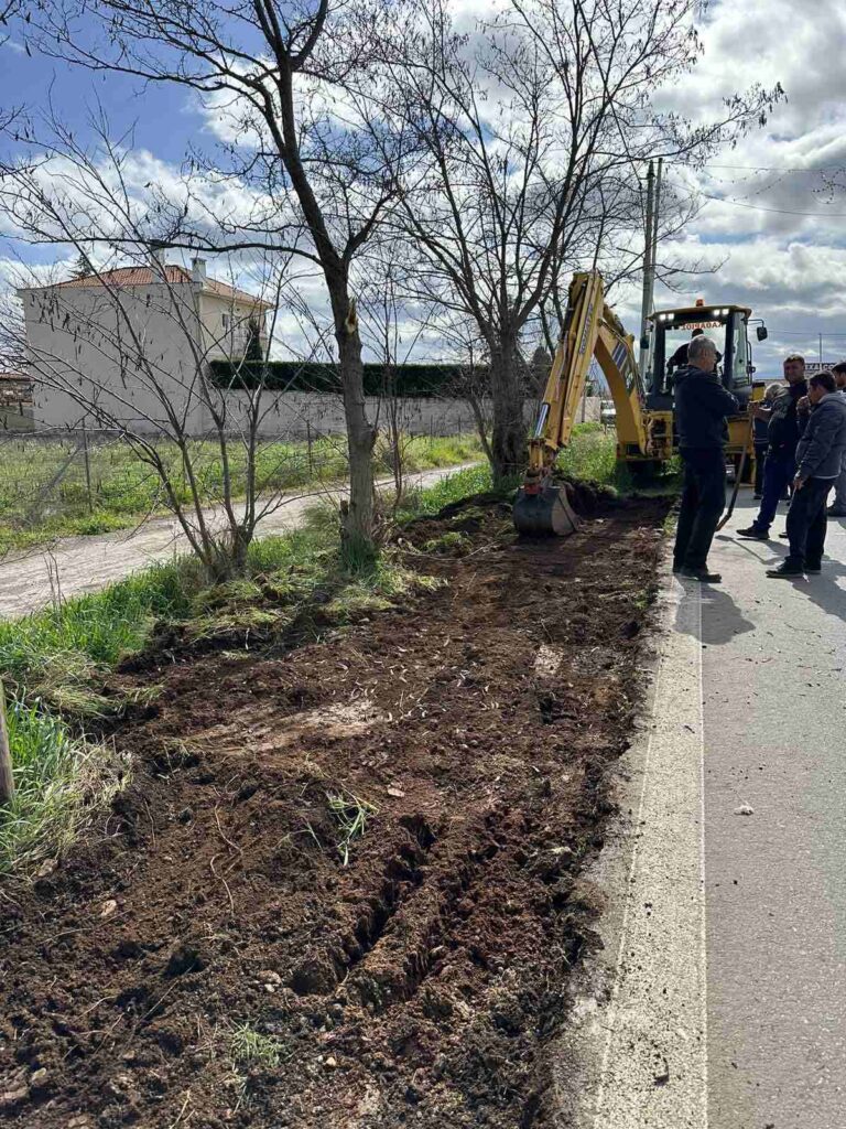 Εργασίες κατασκευής πεζοδρομίων στο Κρόκιο