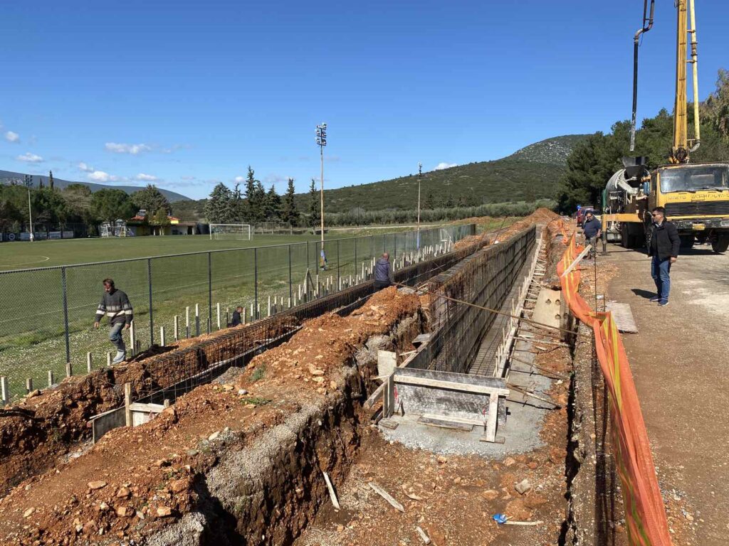 Νέες κερκίδες στο γήπεδο της Σούρπης από την Περιφέρεια Θεσσαλίας