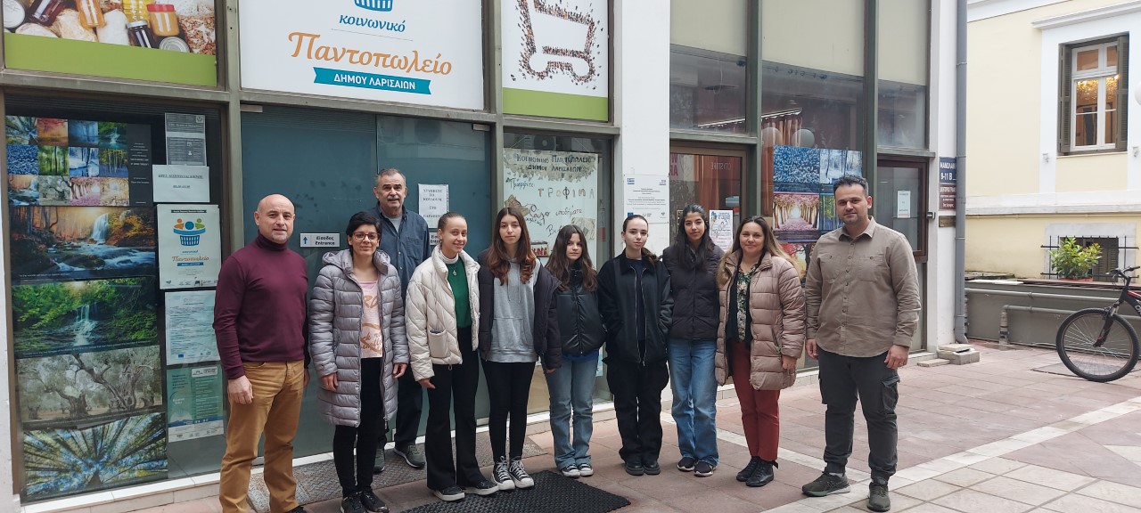 Επίσκεψη του 1ου Πειραματικού Γυμνασίου στο Κοινωνικό Παντοπωλείο του δήμου Λάρισας