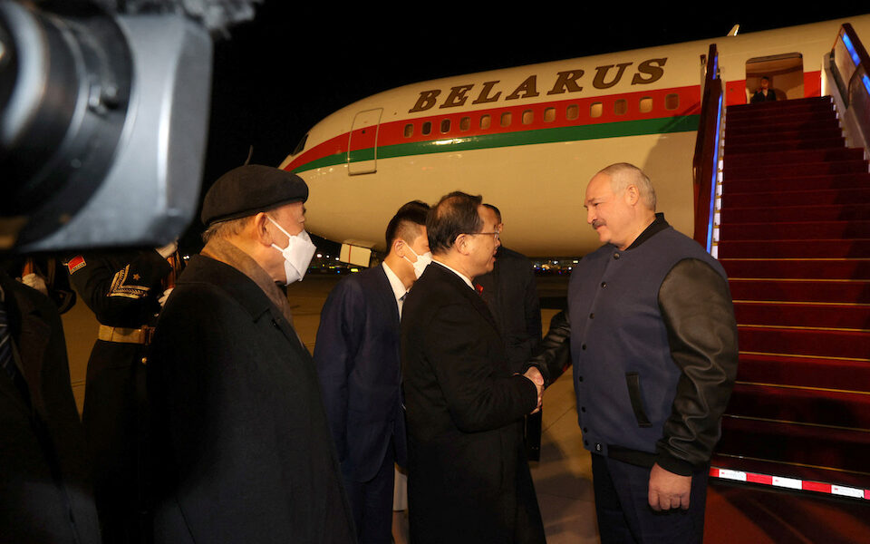 2023-02-28T160803Z_1558865736_RC2GKZ92G83C_RTRMADP_3_CHINA-BELARUS-LUKASHENKO-ARRIVAL-960x600