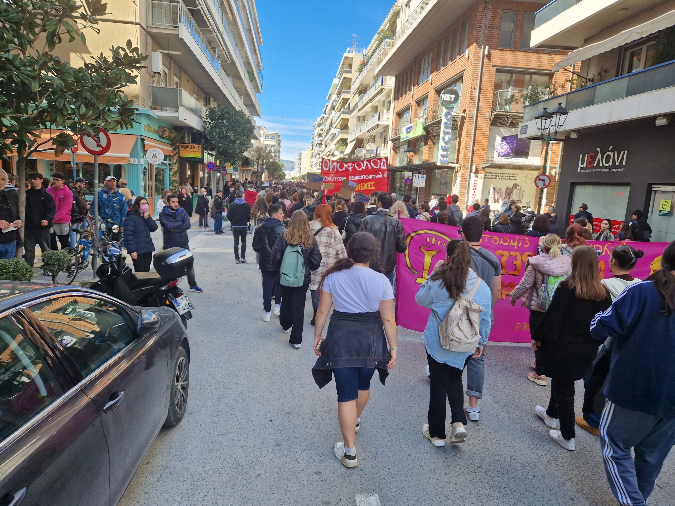 Βόλος: Χιλιάδες “ΠΟΤΕ ΞΑΝΑ” δόνησαν την πόλη στην μαζικότερη πορεία που έγινε ποτέ