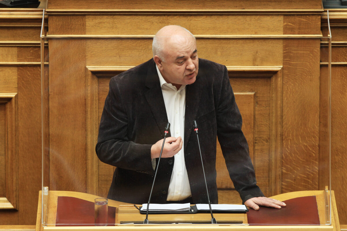 Καραθανασόπουλος: Το ΚΚΕ καταδικάζει απερίφραστα την επίθεση στον Γ. Βαρουφάκη
