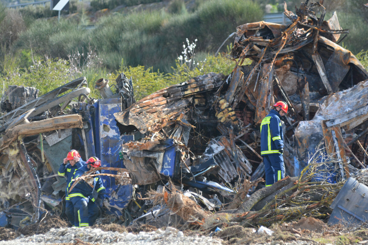 ΕΠΙΧΕΙΡΗΣΗ ΕΡΕΥΝΑΣ ΣΤΟ ΣΗΜΕΙΟ ΤΗΣ ΣΥΓΚΡΟΥΣΗΣ ΤΩΝ ΤΡΕΝΩΝ ΣΤΑ ΤΕΜΠΗ