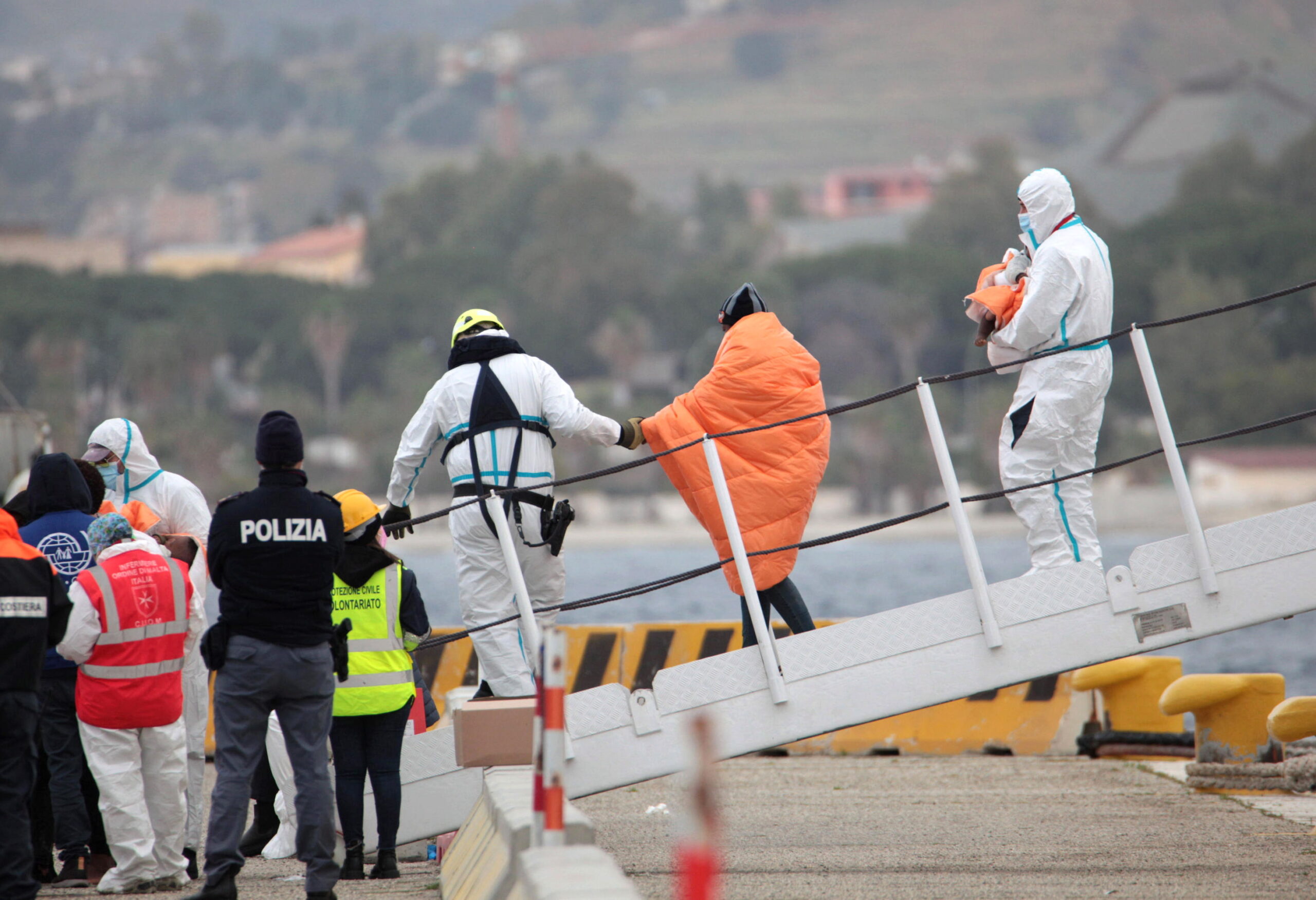 Over 580 migrants rescued at sea arrive in Reggio Calabria, southern Italy