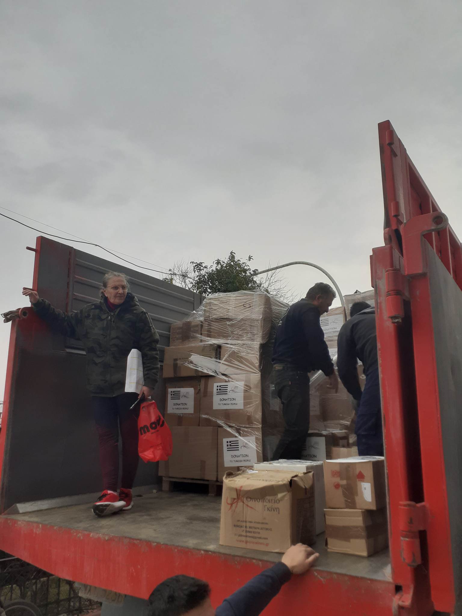 Λέσβος: Μεταφορά 20 τόνων ανθρωπιστικής βοήθειας στην Τουρκία