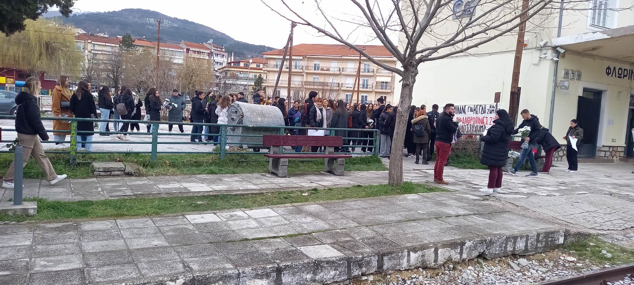 Διαμαρτυρία φοιτητών στο σταθμό της Φλώρινας