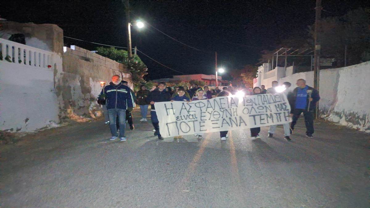 Κάσος: Πορεία διαμαρτυρίας με κεριά για τα Τέμπη