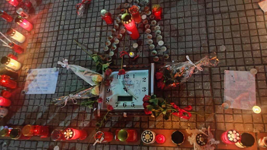 Πορεία της ΚΝΕ για την τραγωδία των Τεμπών στην Λάρισα