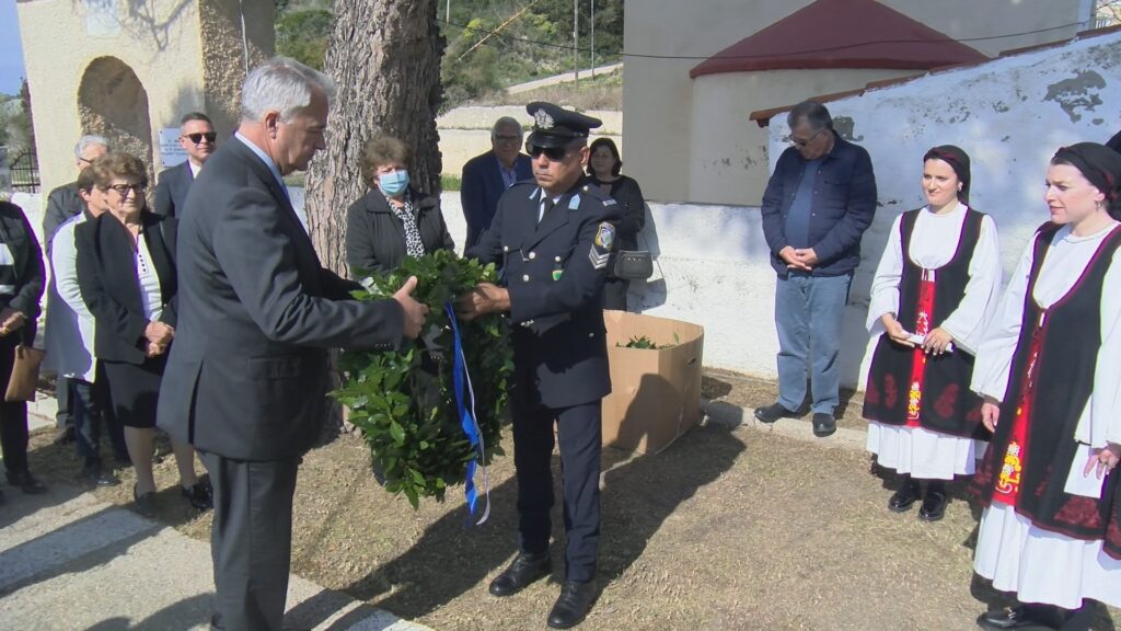 Τέσσερις μαθητές κράτησαν ψηλά την ελληνική σημαία στην Ερείκουσα